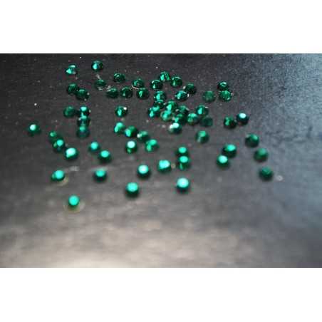 Стеклянные стразы Emerald